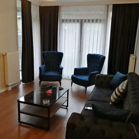 Fully Equipped Near Public Transport Links And Vivid Attractions דירה *