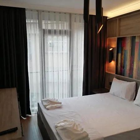 Fully Equipped Near Public Transport Links And Vivid Attractions Apartment Istanbul