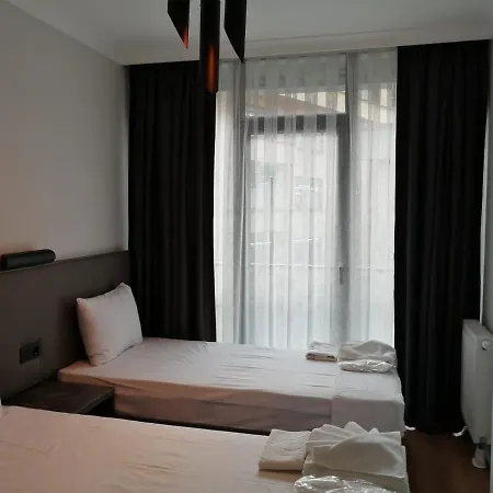 Apartment Fully Equipped Near Public Transport Links And Vivid Attractions Istanbul